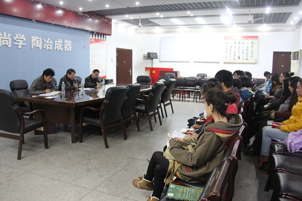 郑培招聘_空乘招聘会场如艺考,美女扎堆亮相超养眼(4)