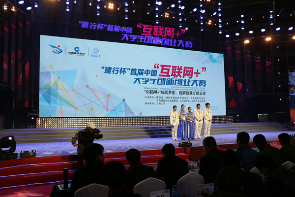 银发族与PG电子试玩平台Z世代共舞智能马桶消费新势力崛起