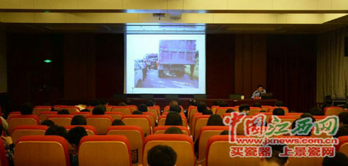 【中国江西网】浮梁交警大队深入景德镇陶瓷学