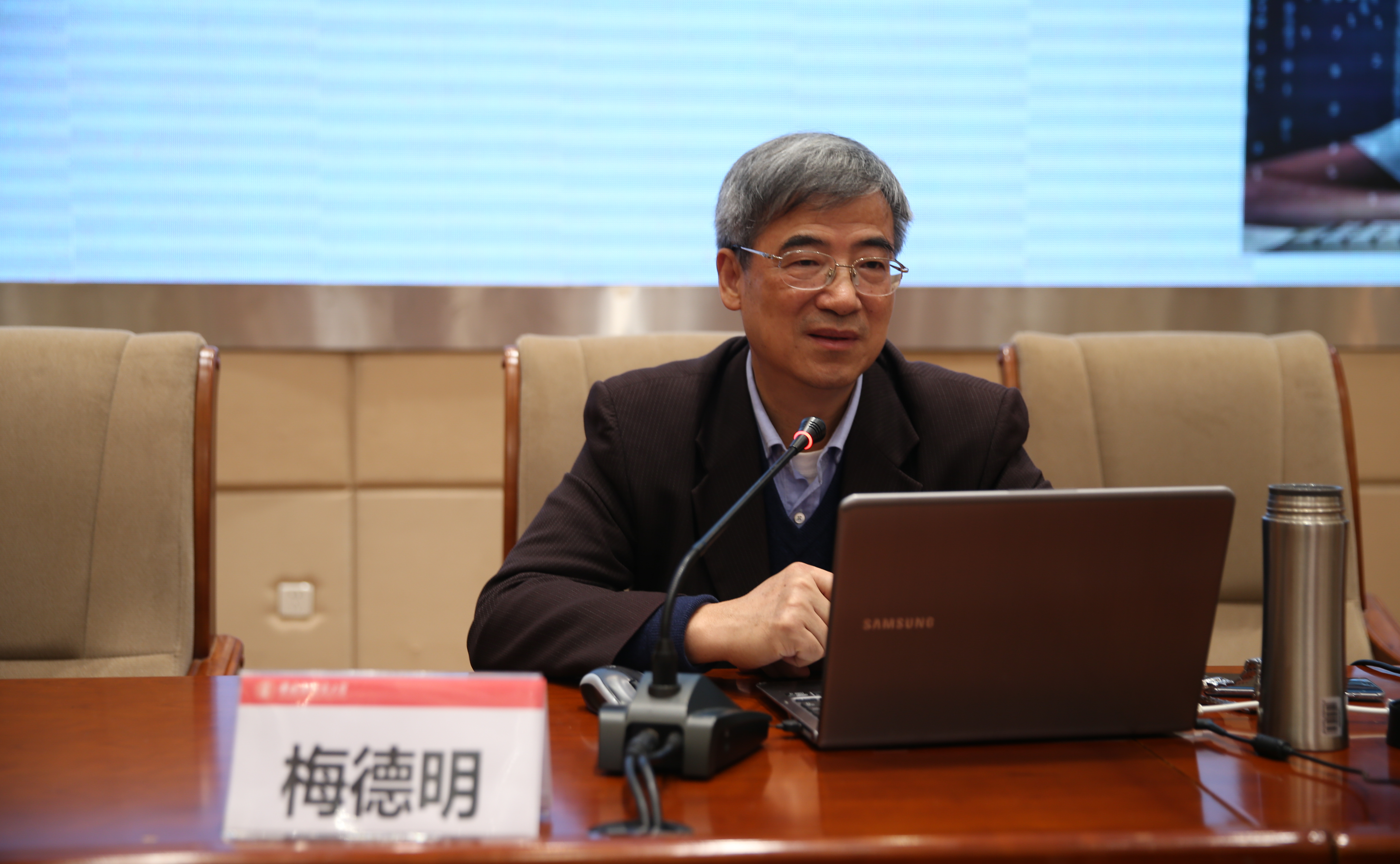 网站首页 纷至沓来 正文本网讯(文/马望舒 郭敏 陶乐 张一涵 图