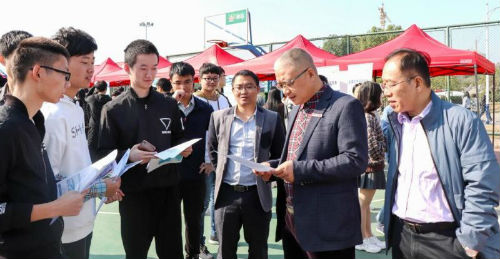 副校长冯浩莅临指导 康小辉摄